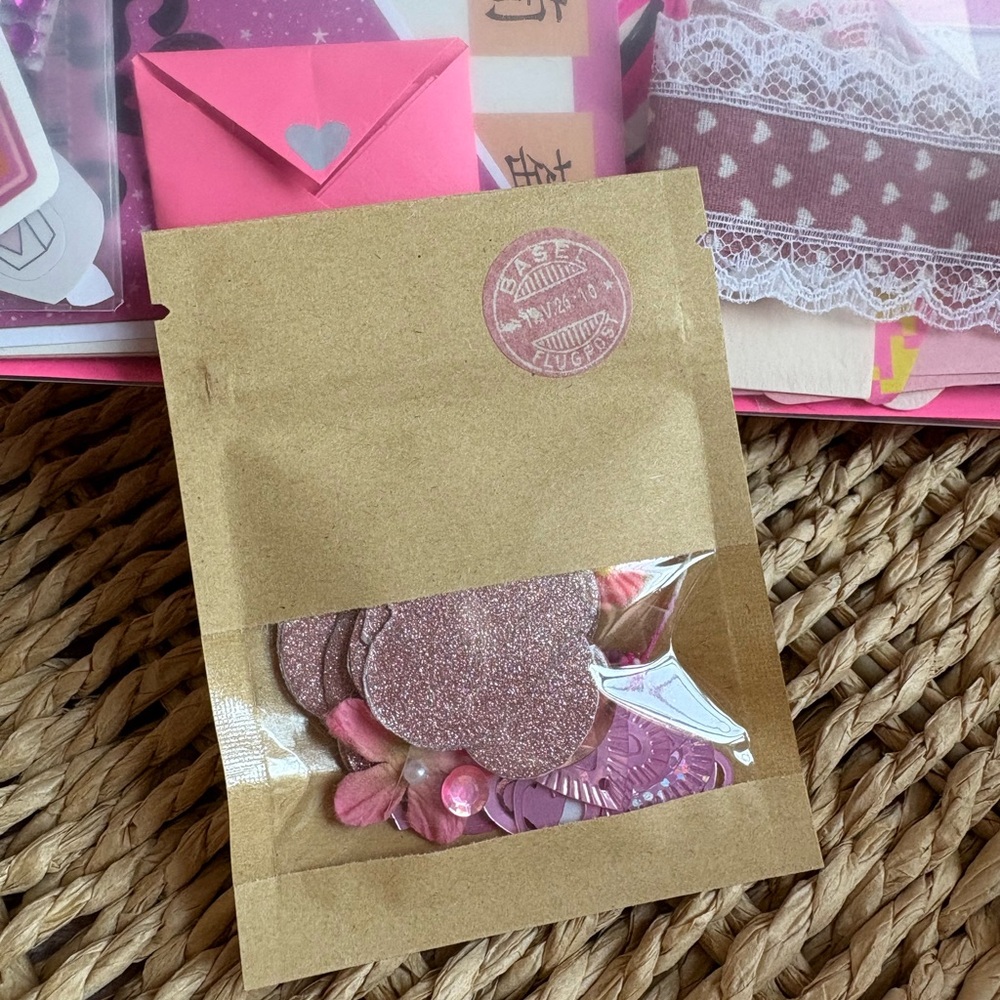 ๐sold๐ Pink Junk Journal Pack 100+ Pieces of Ephemera - Picture 2 of 11